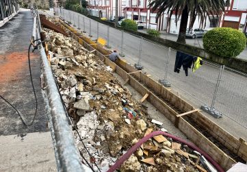 Encofrado y armado de zapata en muro sur