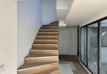 Colocación de suelo laminado en escaleras